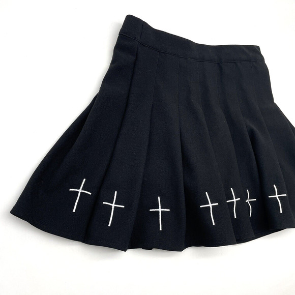 XMM Goth Cheer Black Stretch High Waisted Pleated Crosses Mini Skort S 12.5"x14" - Picture 2 of 16